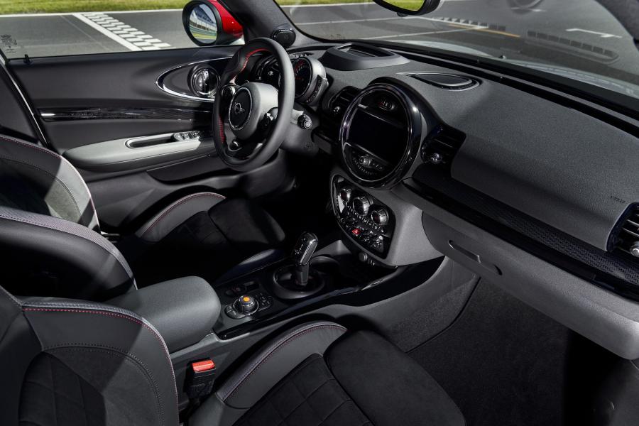 Интерьер Mini John Cooper Works Clubman (F54) 2019 года  (WW) (фото 46 из 56)